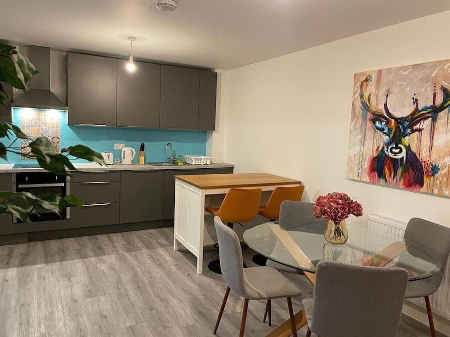 Stunning And Spacious 2Bed Flat In Central Woking Exterior photo